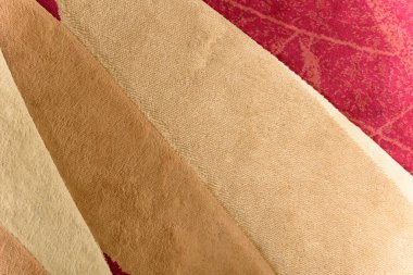 Arka plan kahverengi halı Bordo çizgili kırmızı