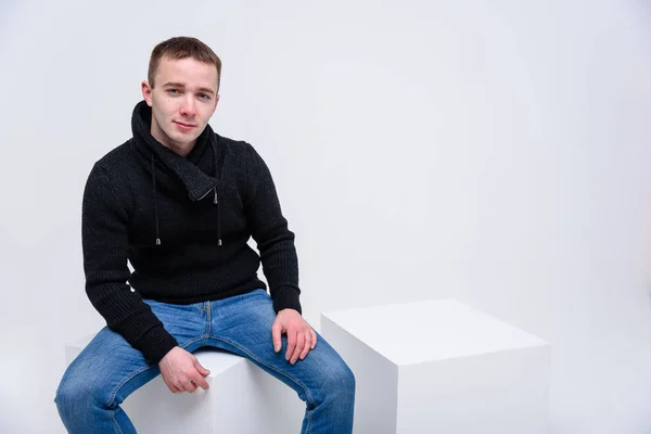 Concept Studio Portrait Young Man White Background Sitting Cube Talking — Stock Photo, Image