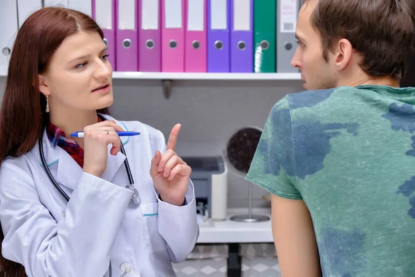 Enfermeira Cuidadora Conversando Com Paciente Com Deficiência Hospital — Fotografia de Stock