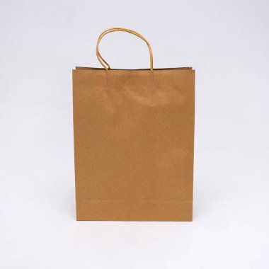 Beyaz arka plan kağıt torba dükkandan alışveriş için kavram.