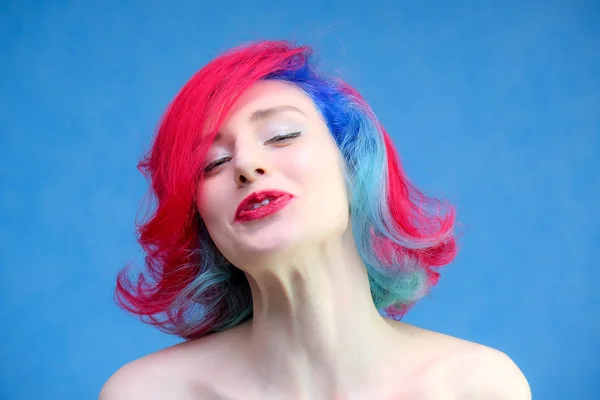 High fashion model woman with multi-colored hair posing in the studio, portrait of a beautiful sexy girl with a fashionable makeup and manicure. — Stock Photo, Image