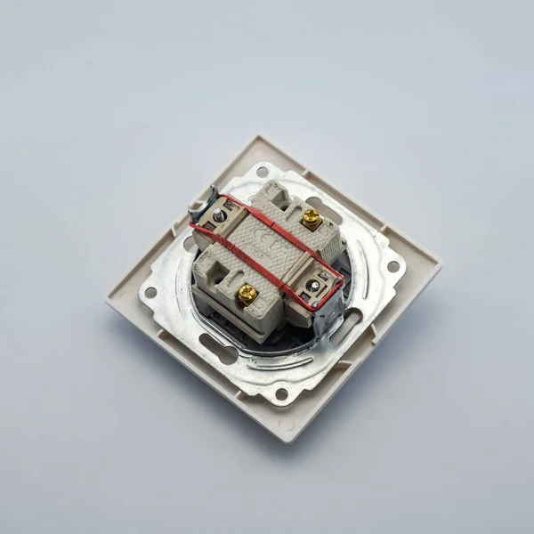 Εικόνα σε ένα λευκό φόντο ηλεκτρικό διακόπτη για την τοποθέτηση ηλεκτρικά στον τοίχο. Ιδανικό για την πλήρωση του καταλόγου ενός σύγχρονου καταστήματος iniernet στο site. — Φωτογραφία Αρχείου
