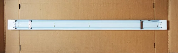Изображение на белом фоне электрической лампы для монтажа электрики. Перфект для наполнения каталога современного интернет-магазина на сайте . — стоковое фото