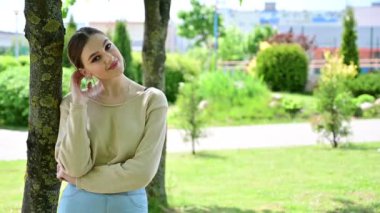 Harika makyajlı Avrupalı beyaz kadın..