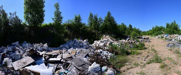 Panoramafoto Von Müll Und Müll Freien Unter Blauem Himmel — Stockfoto