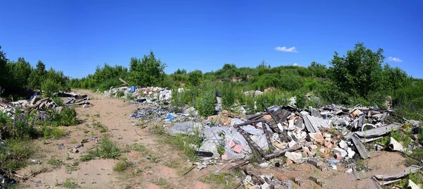 Panoramafoto Von Müll Und Müll Freien Unter Blauem Himmel — Stockfoto