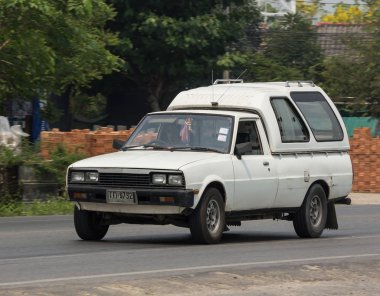 Chiang Mai, Tayland - 24 Nisan 2018: Özel Old pikap araba, Mitsubishi L200 ilk nesil. Yol no.1001, Chiangmai şehir merkezine 8 km.