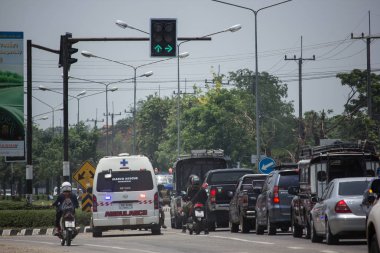 Chiang Mai, Tayland - 10 Mayıs 2018: Araba ve trafik Juction yakınlarındaki Otoban yolu üzerinde. Fotoğraf Road'da yok 121 hakkında 8 km şehir merkezine Chiangmai Tayland.