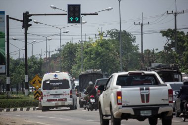 Chiang Mai, Tayland - 10 Mayıs 2018: Araba ve trafik Juction yakınlarındaki Otoban yolu üzerinde. Fotoğraf Road'da yok 121 hakkında 8 km şehir merkezine Chiangmai Tayland.