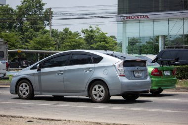 Chiang Mai, Tayland - 10 2018:Private araba Toyota Prius hibrid sistemi olabilir. Yol no.1001 Chiangmai iş alanı 8 km.