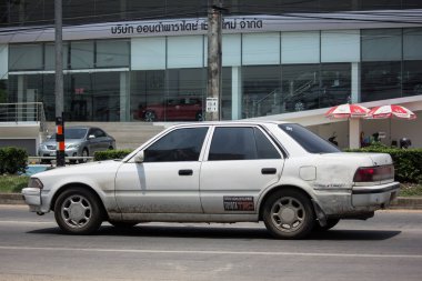 Chiang Mai, Tayland - 10 Mayıs 2018: Özel Old araba, Toyota Corona. Yol no.1001, Chiangmai iş alanı 8 km.
