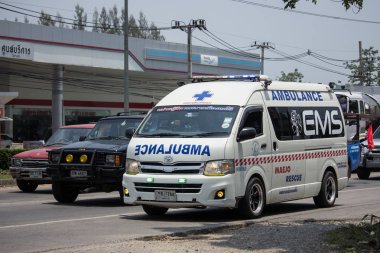 Chiang Mai, Tayland - 10 Mayıs 2018: Ambulans van Maejo bucağı Yönetim Organizasyon. Fotoğrafa yol no.121 8 km şehir merkezine Chiangmai, Tayland.