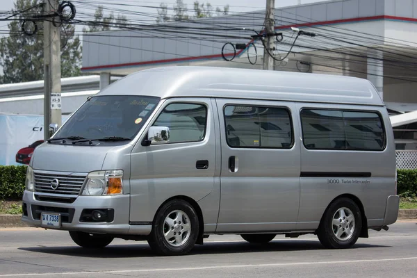 Chiang Mai, Tayland - 10 Mayıs 2018: Özel eski Nissan Urvan Van araba. Yol no.121 şehir merkezine Chiangmai Tayland hakkında 8 km, fotoğraf.