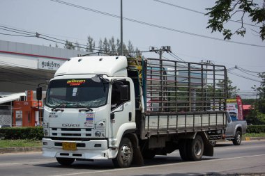 Chiang Mai, Tayland - 10 Mayıs 2018: Özel Isuzu kargo kamyon. Fotoğrafa yol no.1001 8 km şehir merkezine Chiangmai, Tayland.