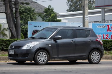 Chiang Mai, Tayland - 10 Mayıs 2018: Özel Eko kent araba Suzuki Swift. Fotoğrafa yol no.121 8 km şehir merkezine Chiangmai, Tayland.