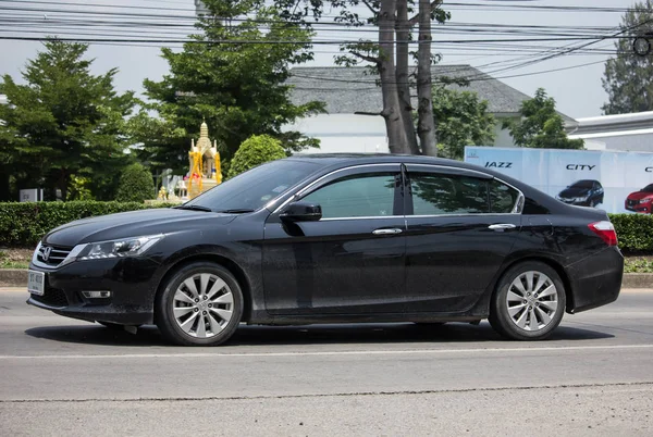 Chiang Mai, Tayland - 10 Mayıs 2018: Özel araba Honda accord. Yol no.1001 Chiangmai iş alanı 8 km.