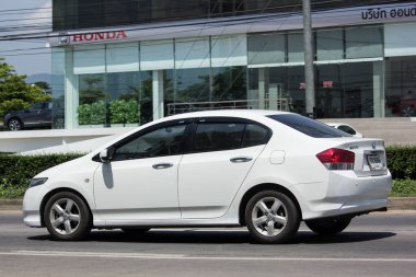 Chiang Mai, Tayland - 18 Mayıs 2018: Özel Honda City kompakt araç. Japon üretici Honda tarafından üretilen. Fotoğrafa yol no.121 8 km şehir merkezine Chiangmai, Tayland.
