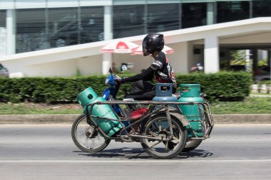 Chiang Mai, Tayland - 18 Mayıs 2018: Evine lpg gaz özel motosiklet'dır. Fotoğraf Road Hayır 121 hakkında 8 km şehir merkezine Chiangmai, Tayland.