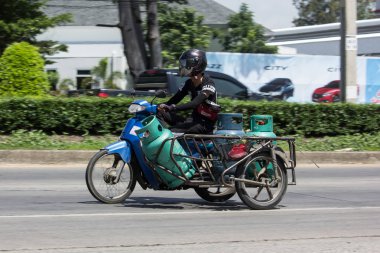 Chiang Mai, Tayland - 18 Mayıs 2018: Evine lpg gaz özel motosiklet'dır. Fotoğraf Road Hayır 121 hakkında 8 km şehir merkezine Chiangmai, Tayland.