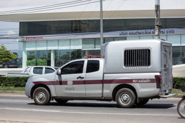 Chiang Mai, Tayland - 18 Mayıs 2018: Polis arabası Royal Thai polisinin. Fotoğrafa yol no.121 8 km şehir merkezine Chiangmai, Tayland.