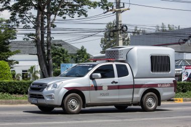 Chiang Mai, Tayland - 18 Mayıs 2018: Polis arabası Royal Thai polisinin. Fotoğrafa yol no.121 8 km şehir merkezine Chiangmai, Tayland.