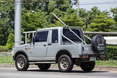 Chiang Mai, Tayland - 18 Mayıs 2018: Özel araba, Suzuki Caribian. Fotoğrafa yol no.1001 8 km şehir merkezine Chiangmai, Tayland.