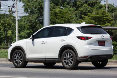 Chiang Mai, Tayland - 18 Mayıs 2018: Özel otomobil, Mazda Cx-5, cx5. Yol no.1001, Chiangmai iş alanı 8 km.