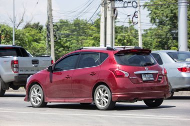 Chiang Mai, Tayland - 18 Mayıs 2018: Özel araba, Nissan Pulsar. Fotoğraf Road Hayır 121 hakkında 8 km şehir merkezine Chiangmai, Tayland.
