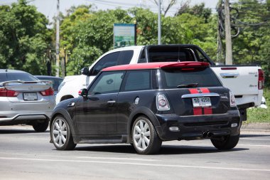 Chiang Mai, Tayland - 18 Mayıs 2018: Özel araba Mini cooper. Yol no.1001 Chiangmai iş alanı 8 km.
