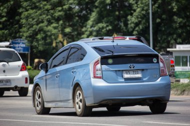 Chiang Mai, Tayland - 18 Mayıs 2018: Özel araba Toyota Prius hibrid sistemi. Yol no.1001 Chiangmai iş alanı 8 km.