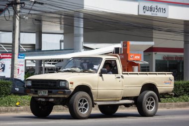 Chiang Mai, Tayland - 21 Mayıs 2018: Özel eski pikap araba, Toyota Hilux güçlü X. Yol no.1001, Chiangmai şehir merkezine 8 km.