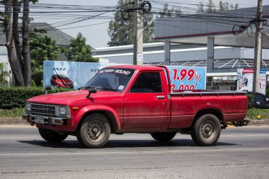 Chiang Mai, Tayland - 21 Mayıs 2018: Özel eski pikap araba, Toyota Hilux güçlü X. Yol no.1001, Chiangmai şehir merkezine 8 km.