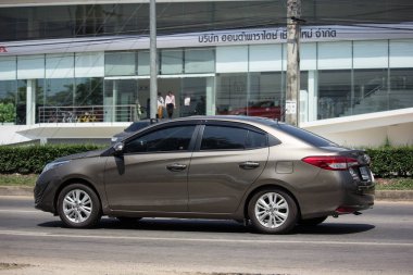 Chiang Mai, Tayland - 21 Mayıs 2018: Yeni özel Sedan araba toyota Yaris Ativ Eko Kiralık. Fotoğraf Road'da yok 121 hakkında 8 km şehir merkezine Chiangmai Tayland.