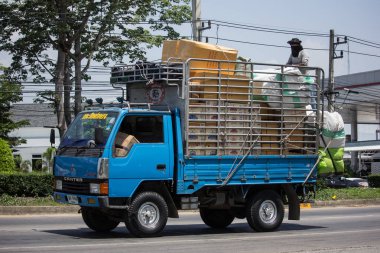 Chiang Mai, Tayland - 21 Mayıs 2018: Özel Mitsubishi Canter kargo kamyon. Fotoğrafa yol no.121 8 km şehir merkezine Chiangmai, Tayland.