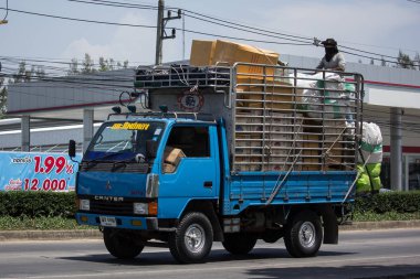 Chiang Mai, Tayland - 21 Mayıs 2018: Özel Mitsubishi Canter kargo kamyon. Fotoğrafa yol no.121 8 km şehir merkezine Chiangmai, Tayland.