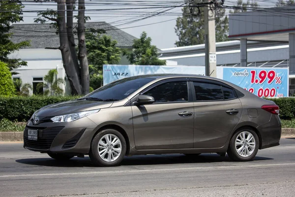 Chiang Mai, Tayland - 21 Mayıs 2018: Yeni özel Sedan araba toyota Yaris Ativ Eko Kiralık. Fotoğraf Road'da yok 121 hakkında 8 km şehir merkezine Chiangmai Tayland.