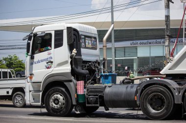 Chiang Mai, Tayland - 21 Mayıs 2018: Nissan Ud kamyon Tay Asya konteyner şirketi. Yol no.1001, Chiangmai şehir merkezine 8 km.