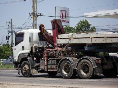 Chiang Mai, Tayland - 21 Mayıs 2018: Römork damperli kamyon Chiangmai Pk taşıma. Yol no.1001, Chiangmai şehir merkezine 8 km.
