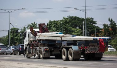 Chiang Mai, Tayland - 21 Mayıs 2018: Römork damperli kamyon Chiangmai Pk taşıma. Yol no.1001, Chiangmai şehir merkezine 8 km.
