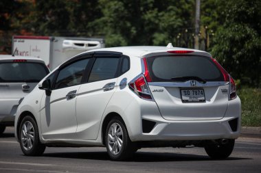 Chiang Mai, Tayland - 21 Mayıs 2018: Özel şehir araba Honda Jazz. 5 kapı hatchback otomobil. Yol no.121 şehir merkezine Chiangmai Tayland hakkında 8 km, fotoğraf.