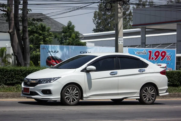 Chiang Mai, Tayland - 21 Mayıs 2018: Özel Honda City kompakt araç. Japon üretici Honda tarafından üretilen. Fotoğrafa yol no.121 8 km şehir merkezine Chiangmai, Tayland.