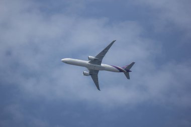 Chiang Mai, Tayland - 4 Haziran 2018: Boeing 777-300, Tayland hava yolu Hs-Tkv Tg103. Bangkok Suvarnabhumi için Tayland Chiangmai Havaalanı'ndan çıkar.