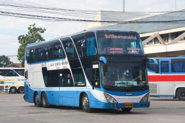 Chiang Mai, Tayland - 8 Eylül 2011: Newviriya Yarnyon Otobüs tur otobüs şirketi. Fotoğraf Chiangmai otobüs istasyonu, Tayland.