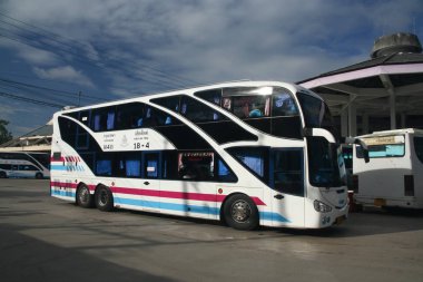 Chiang Mai, Tayland - 8 Eylül 2011: Sombattour otobüs şirketi. Fotoğraf Chiangmai otobüs istasyonu, Tayland.