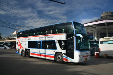 Chiang Mai, Tayland - 8 Eylül 2011: Vintour Şirket otobüs. Rota Phitsanulok ve Chiangmai. Fotoğraf Chiangmai otobüs istasyonu.