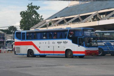 Chiang Mai, Tayland - 8 Eylül 2011: Cherdchai otobüs turu. Fotoğraf Chiangmai otobüs istasyonu, Tayland.