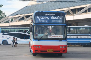 Chiang Mai, Tayland - 8 Eylül 2011: Cherdchai otobüs turu. Fotoğraf Chiangmai otobüs istasyonu, Tayland.