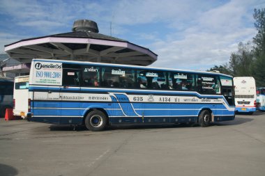 Chiang Mai, Tayland - 8 Eylül 2011: Nakhonchai Otobüs tur şirketi. Rota Nakhon ratchasima ve Chiangmai. Fotoğraf Chiangmai otobüs istasyonu, Tayland.
