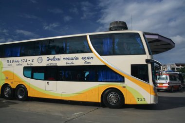 Chiang Mai, Tayland - 8 Eylül 2011: Phetprasert Otobüs tur şirketi. Fotoğraf Chiangmai otobüs istasyonu.