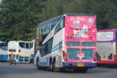 Chiang Mai, Tayland - Ekim 15 2011: Sombattour otobüs şirketi. Fotoğraf Chiangmai otobüs istasyonu, Tayland.